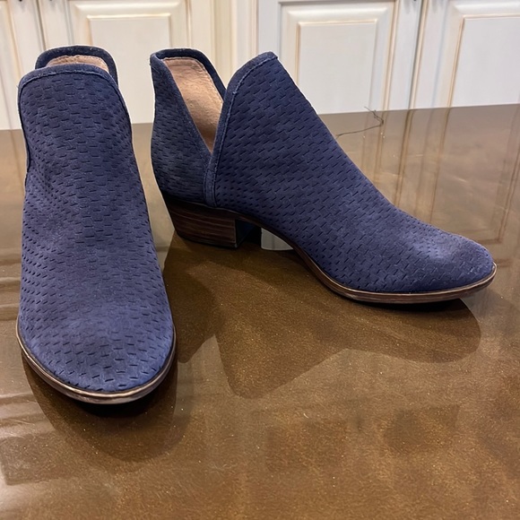 Lucky Brand Shoes - Lucky Brand Women's Bailey Ankle Boot 7.5M Moroccan Blue Perforated Low Bootie